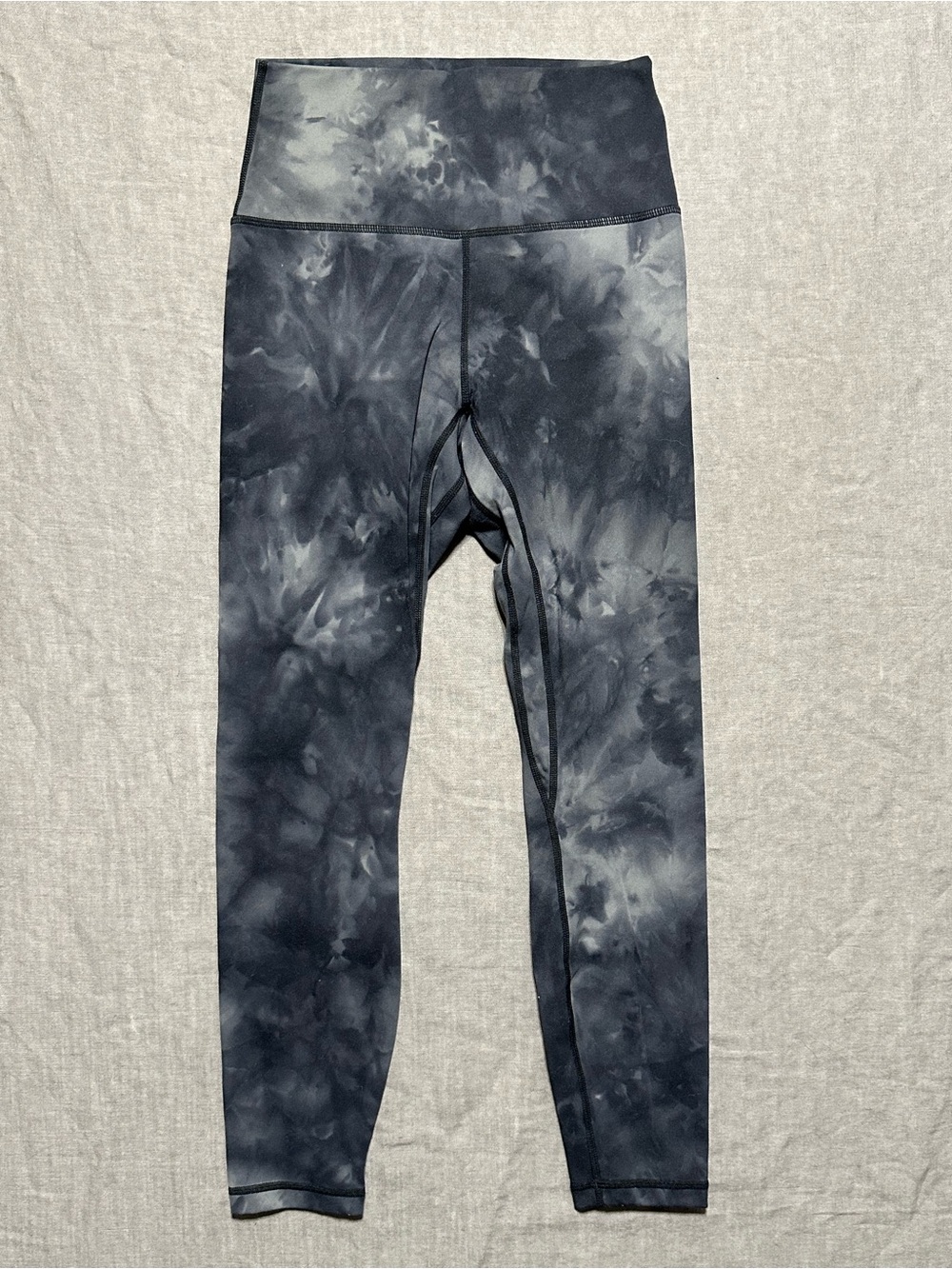 Zyia Active High-Waist Tie-Dye Leggings in Black/Grey